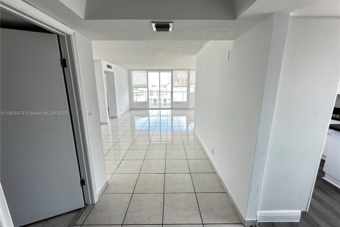 Кондоминиум с 2 спальнями в Майами-Бич, Флорида № 2057534