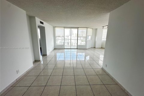 Купить кондоминиум в Майами-Бич, Флорида 2 спальни, 111.48м2, № 2057534 - фото 2