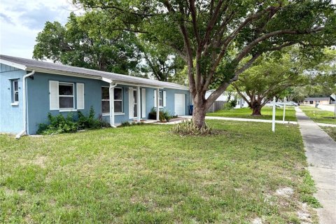 House in Spring Hill, Florida 2 bedrooms, 95.22 sq.m. № 2156470 - photo 20