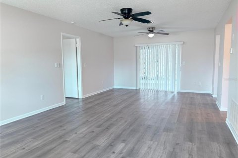 House in Spring Hill, Florida 2 bedrooms, 95.22 sq.m. № 2156470 - photo 7