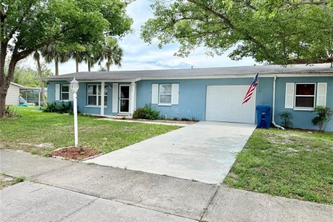 House in Spring Hill, Florida 2 bedrooms, 95.22 sq.m. № 2156470