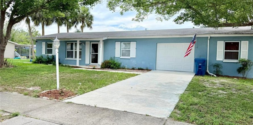 House in Spring Hill, Florida 2 bedrooms, 95.22 sq.m. № 2156470