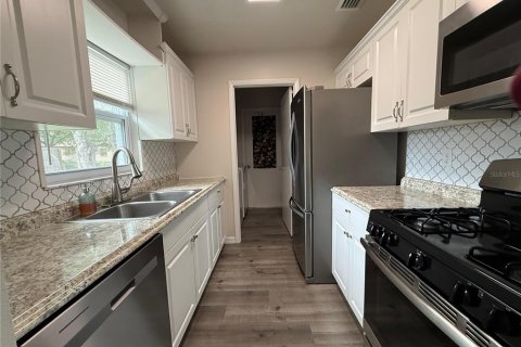 House in Spring Hill, Florida 2 bedrooms, 95.22 sq.m. № 2156470 - photo 5
