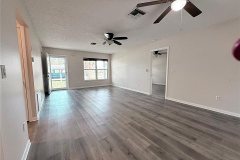 House in Spring Hill, Florida 2 bedrooms, 95.22 sq.m. № 2156470 - photo 8