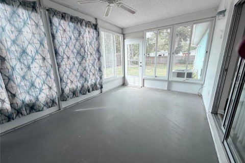 House in Spring Hill, Florida 2 bedrooms, 95.22 sq.m. № 2156470 - photo 16