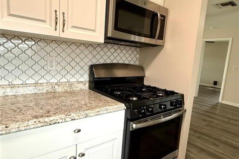 House in Spring Hill, Florida 2 bedrooms, 95.22 sq.m. № 2156470 - photo 29