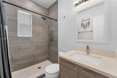 House in Hollywood, Florida 4 bedrooms, 100.61 sq.m. № 1887649 - photo 18