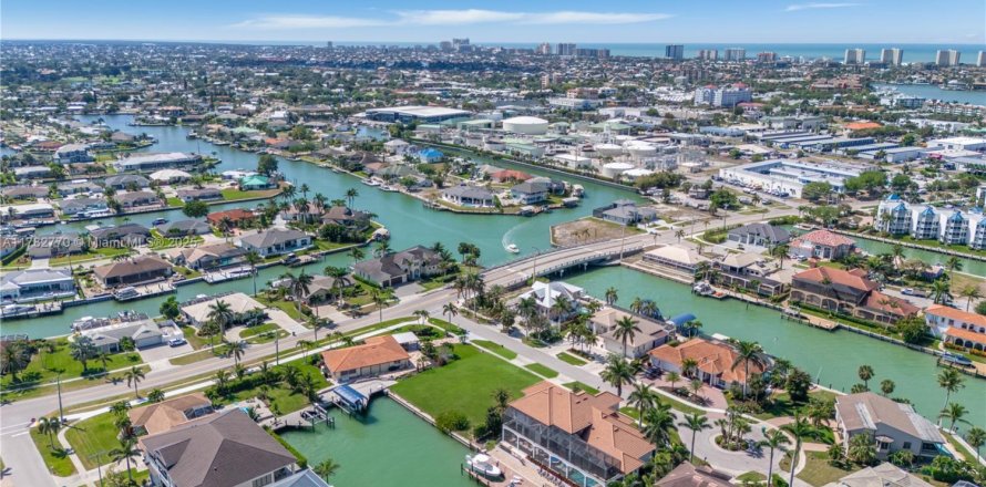Land in Marco Island, Florida № 1860951