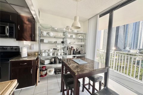 Купить кондоминиум в Санни-Айлс-Бич, Флорида 2 спальни, 140м2, № 1965790 - фото 16