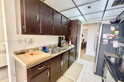 Купить кондоминиум в Санни-Айлс-Бич, Флорида 2 спальни, 140м2, № 1965790 - фото 18