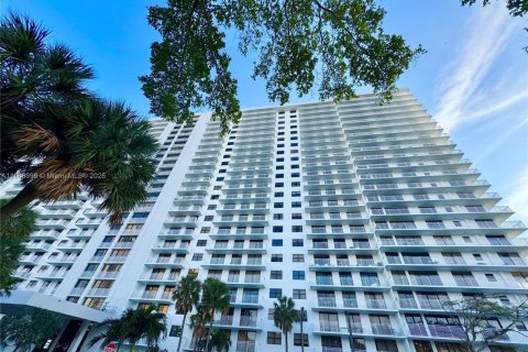 Купить кондоминиум в Санни-Айлс-Бич, Флорида 2 спальни, 140м2, № 1965790 - фото 3