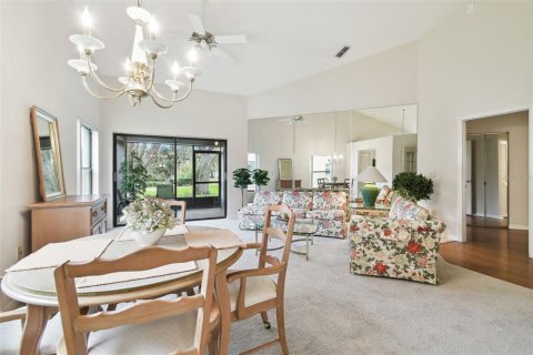 House in New Port Richey, Florida 3 bedrooms, 149.39 sq.m. № 1563568 - photo 9