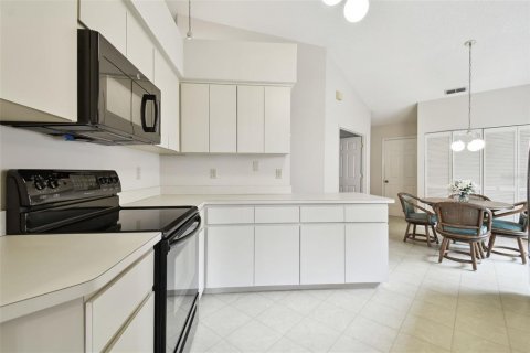 House in New Port Richey, Florida 3 bedrooms, 149.39 sq.m. № 1563568 - photo 16