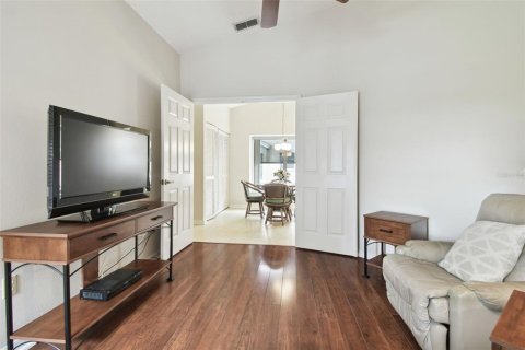 House in New Port Richey, Florida 3 bedrooms, 149.39 sq.m. № 1563568 - photo 22