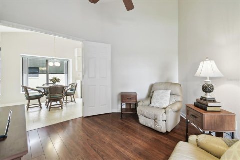 House in New Port Richey, Florida 3 bedrooms, 149.39 sq.m. № 1563568 - photo 21