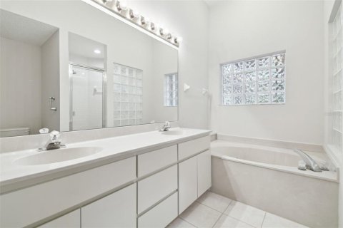 House in New Port Richey, Florida 3 bedrooms, 149.39 sq.m. № 1563568 - photo 28
