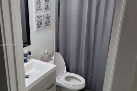 Condominio en alquiler en Miami, Florida, 2 dormitorios, 100.89 m2 № 1991369 - foto 5