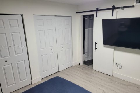 Condominio en alquiler en Miami, Florida, 2 dormitorios, 100.89 m2 № 1991369 - foto 4