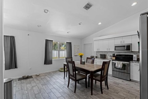 Casa en venta en North Port, Florida, 3 dormitorios, 172.15 m2 № 1552787 - foto 4