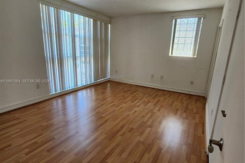 Снять в аренду квартиру в Бей-Харбор-Айлендс, Флорида 2 спальни, 139.35м2, № 2060520 - фото 12