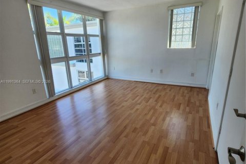 Снять в аренду квартиру в Бей-Харбор-Айлендс, Флорида 2 спальни, 139.35м2, № 2060520 - фото 16