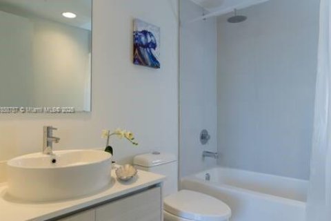 Condominio en venta en Hallandale Beach, Florida, 3 dormitorios, 161.37 m2 № 1887561 - foto 12
