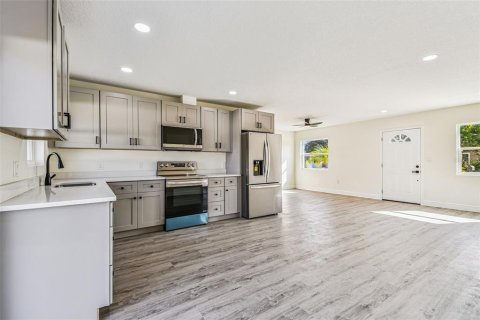 Casa en venta en Pinellas Park, Florida, 3 dormitorios, 117.89 m2 № 1877481 - foto 10
