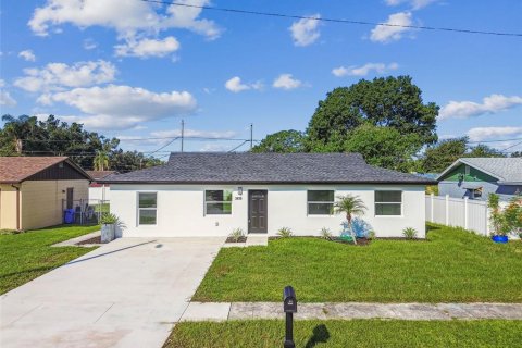 Casa en venta en Pinellas Park, Florida, 3 dormitorios, 117.89 m2 № 1877481 - foto 2