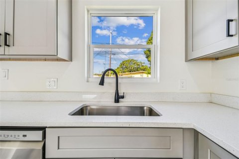 Casa en venta en Pinellas Park, Florida, 3 dormitorios, 117.89 m2 № 1877481 - foto 11