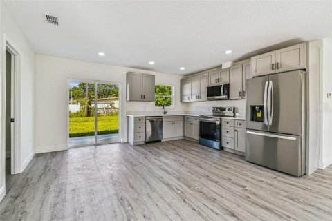 Casa en venta en Pinellas Park, Florida, 3 dormitorios, 117.89 m2 № 1877481 - foto 7
