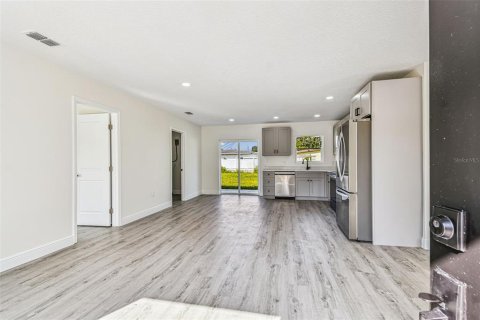 Casa en venta en Pinellas Park, Florida, 3 dormitorios, 117.89 m2 № 1877481 - foto 5