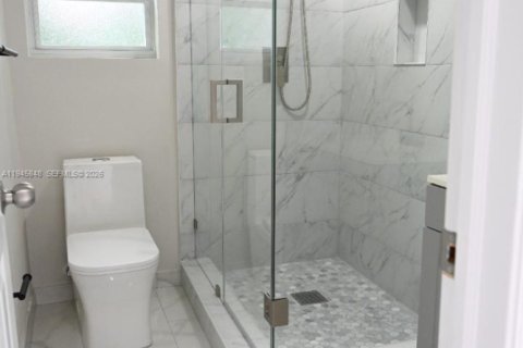 Villa ou maison à louer à Miami, Floride: 1 chambre, 225.38 m2 № 2002140 - photo 3