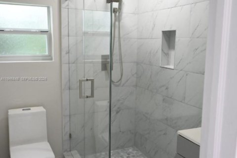 Villa ou maison à louer à Miami, Floride: 1 chambre, 225.38 m2 № 2002140 - photo 2