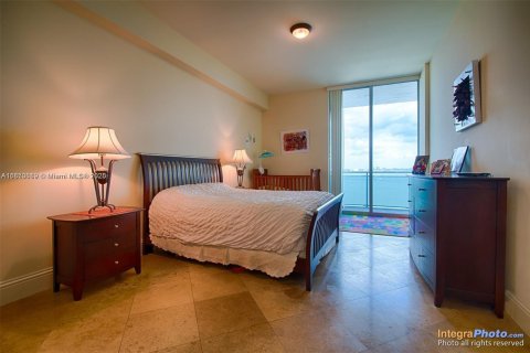 Снять в аренду кондоминиум в Норт-Бей-Виллидж, Флорида 2 спальни, 135.45м2, № 1854968 - фото 8
