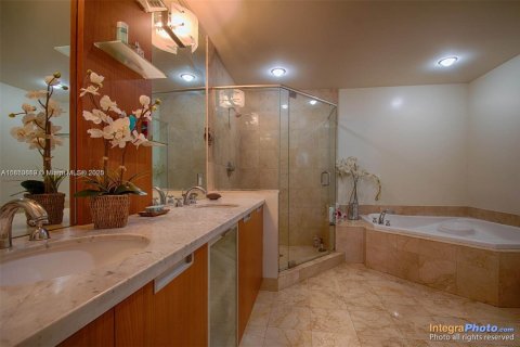 Снять в аренду кондоминиум в Норт-Бей-Виллидж, Флорида 2 спальни, 135.45м2, № 1854968 - фото 9