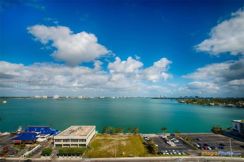 Снять в аренду кондоминиум в Норт-Бей-Виллидж, Флорида 2 спальни, 135.45м2, № 1854968 - фото 3