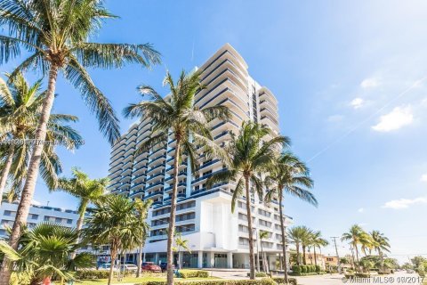 Снять в аренду кондоминиум в Норт-Бей-Виллидж, Флорида 2 спальни, 135.45м2, № 1854968 - фото 1