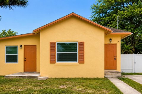House in West Palm Beach, Florida 4 bedrooms, 91.42 sq.m. № 2268669