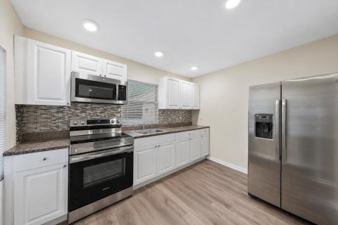 Villa ou maison à vendre à West Palm Beach, Floride: 4 chambres, 91.42 m2 № 2268669 - photo 4