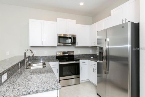 Townhouse in New Port Richey, Florida 3 bedrooms, 163.51 sq.m. № 2218165 - photo 6