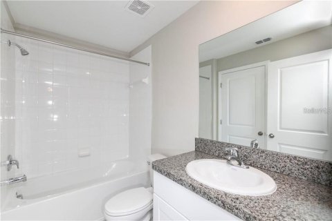Townhouse in New Port Richey, Florida 3 bedrooms, 163.51 sq.m. № 2218165 - photo 21