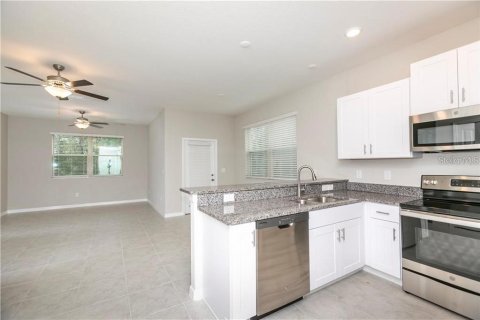 Townhouse in New Port Richey, Florida 3 bedrooms, 163.51 sq.m. № 2218165 - photo 7