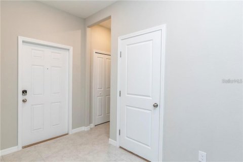 Townhouse in New Port Richey, Florida 3 bedrooms, 163.51 sq.m. № 2218165 - photo 5