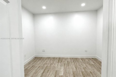 Immobilier commercial à louer à Homestead, Floride: 2 chambres, 272.76 m2 № 2246529 - photo 2