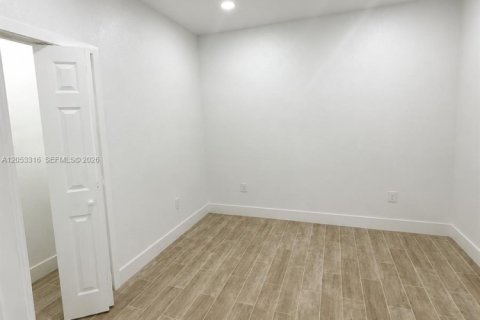 Immobilier commercial à louer à Homestead, Floride: 2 chambres, 272.76 m2 № 2246529 - photo 3