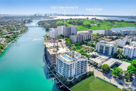 Condo in Bay Harbor Islands, Florida, 3 bedrooms  № 1709095 - photo 1