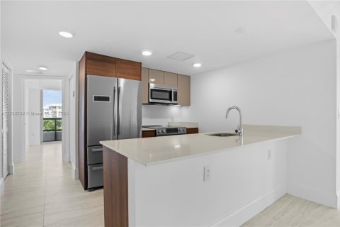 Condo in Bay Harbor Islands, Florida, 3 bedrooms  № 1709095 - photo 8