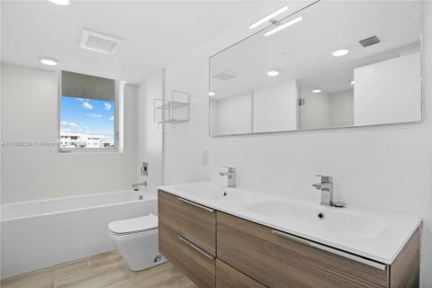Condo in Bay Harbor Islands, Florida, 3 bedrooms  № 1709095 - photo 15