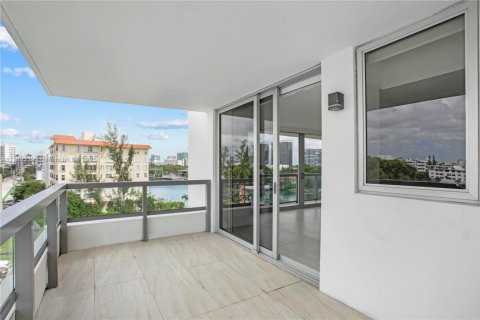Condo in Bay Harbor Islands, Florida, 3 bedrooms  № 1709095 - photo 17