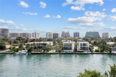 Condo in Bay Harbor Islands, Florida, 3 bedrooms  № 1709095 - photo 27